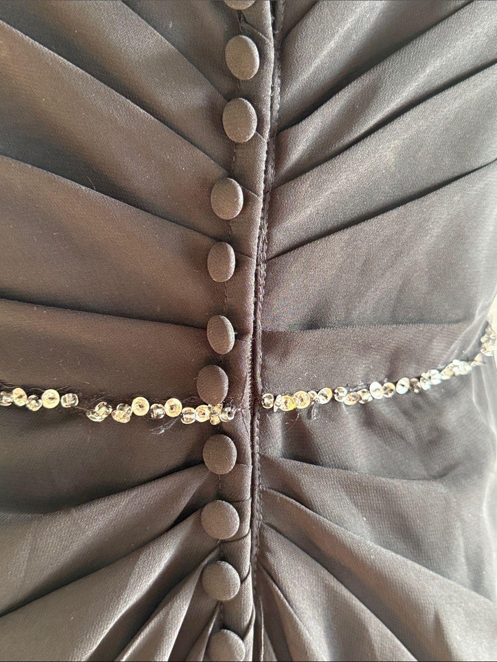 Elegant Black V-Neck Sleeveless Dress with Beaded Waist - Picture 5 of 9